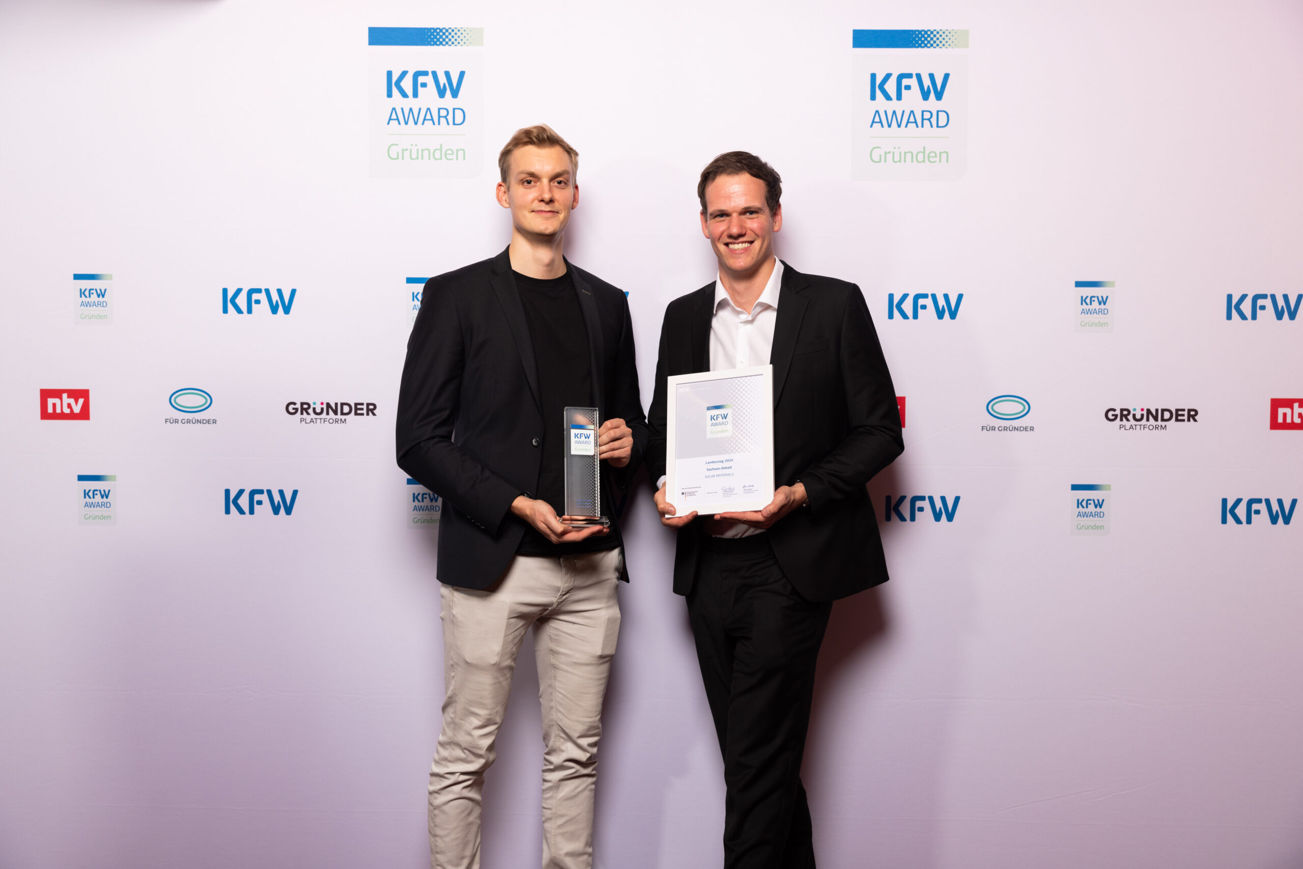 SOLAR MATERIALS wins landessieg Sachsen-Anhalt at KfW Award